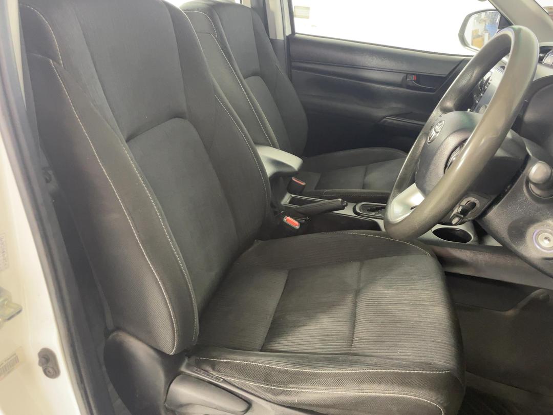 Photo '16' of Toyota Hilux