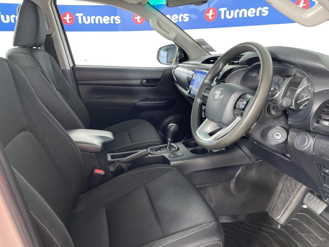 Photo '16' of Toyota Hilux