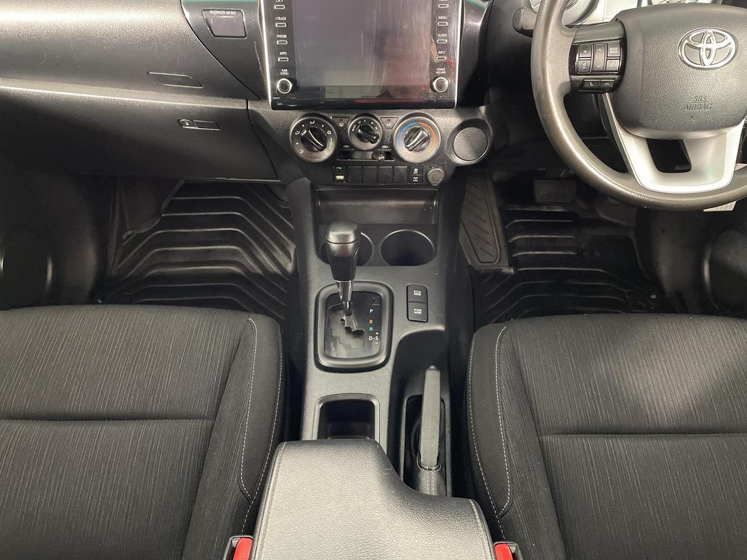 Photo '18' of Toyota Hilux