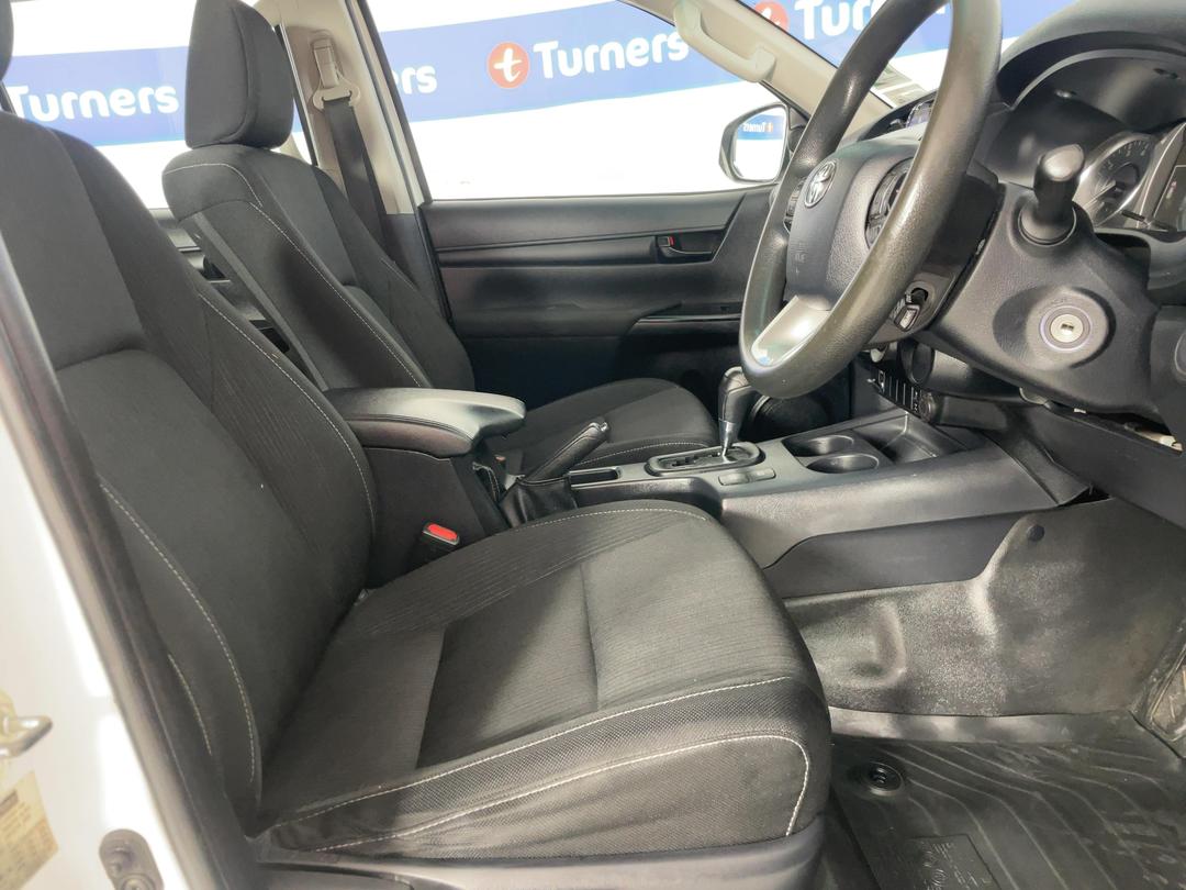 Photo '16' of Toyota Hilux