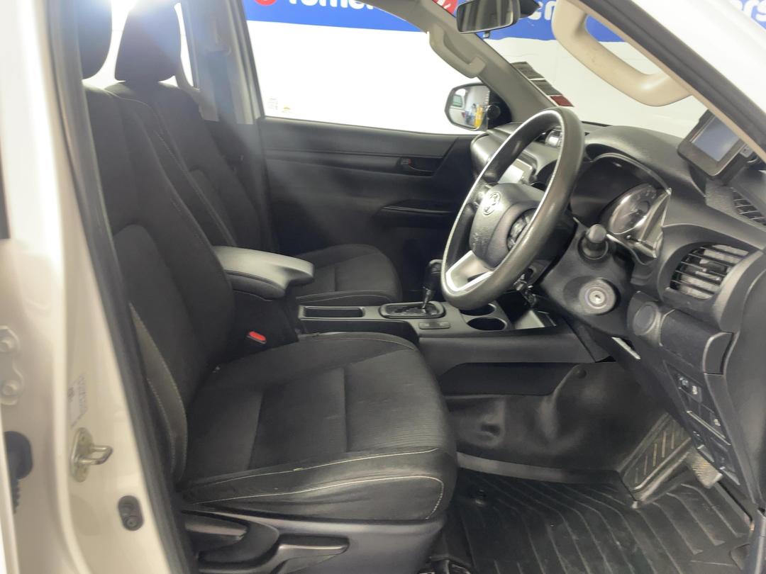 Photo '16' of Toyota Hilux