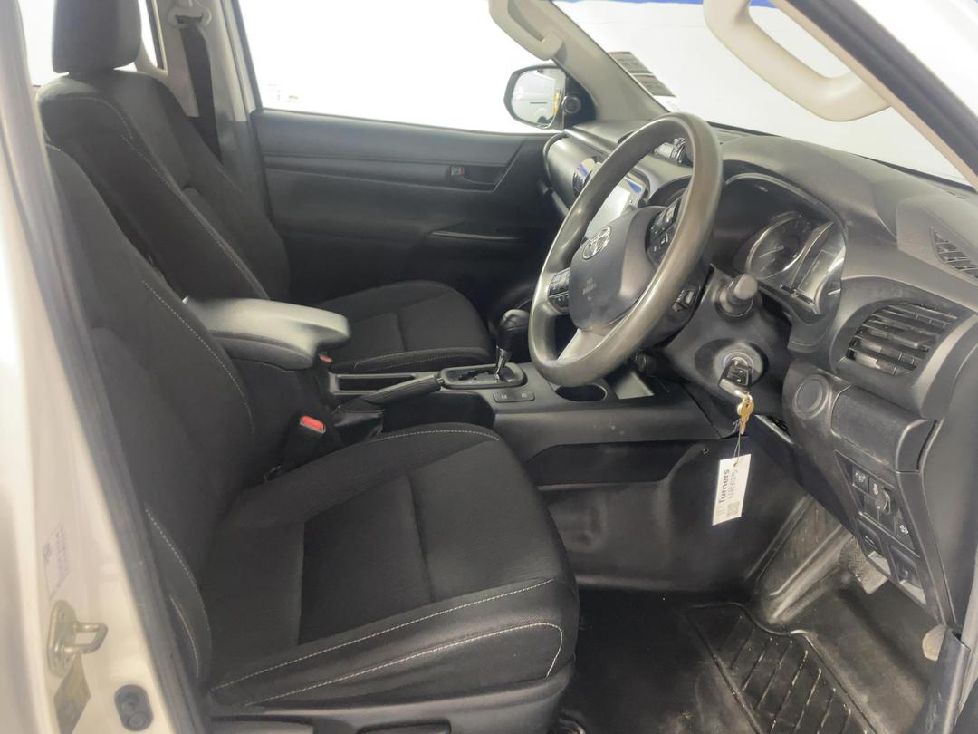 Photo '16' of Toyota Hilux