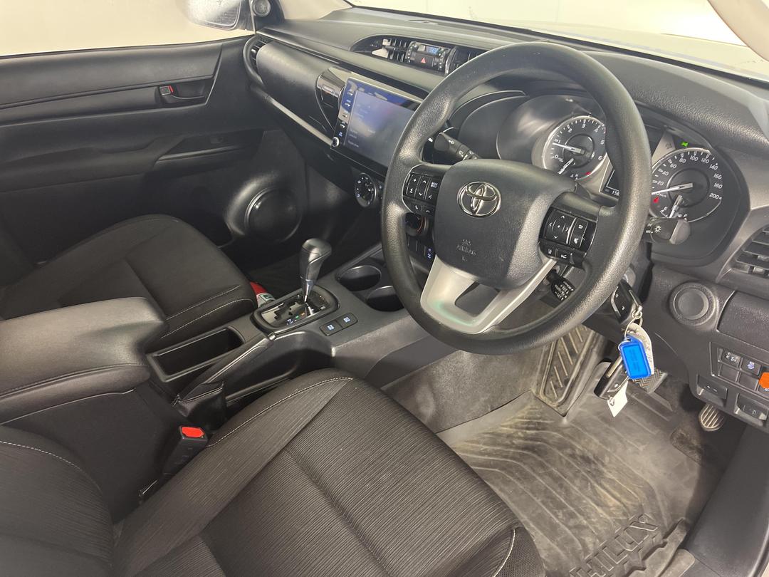 Photo '16' of Toyota Hilux