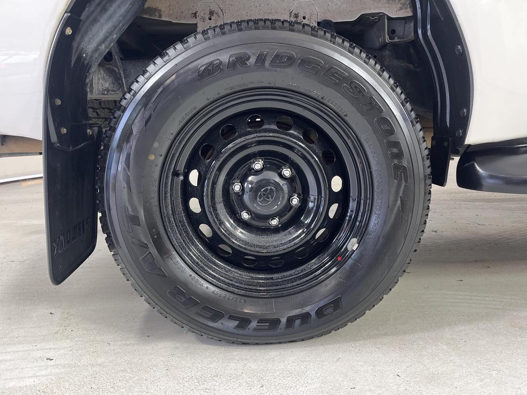 Photo '12' of Toyota Hilux