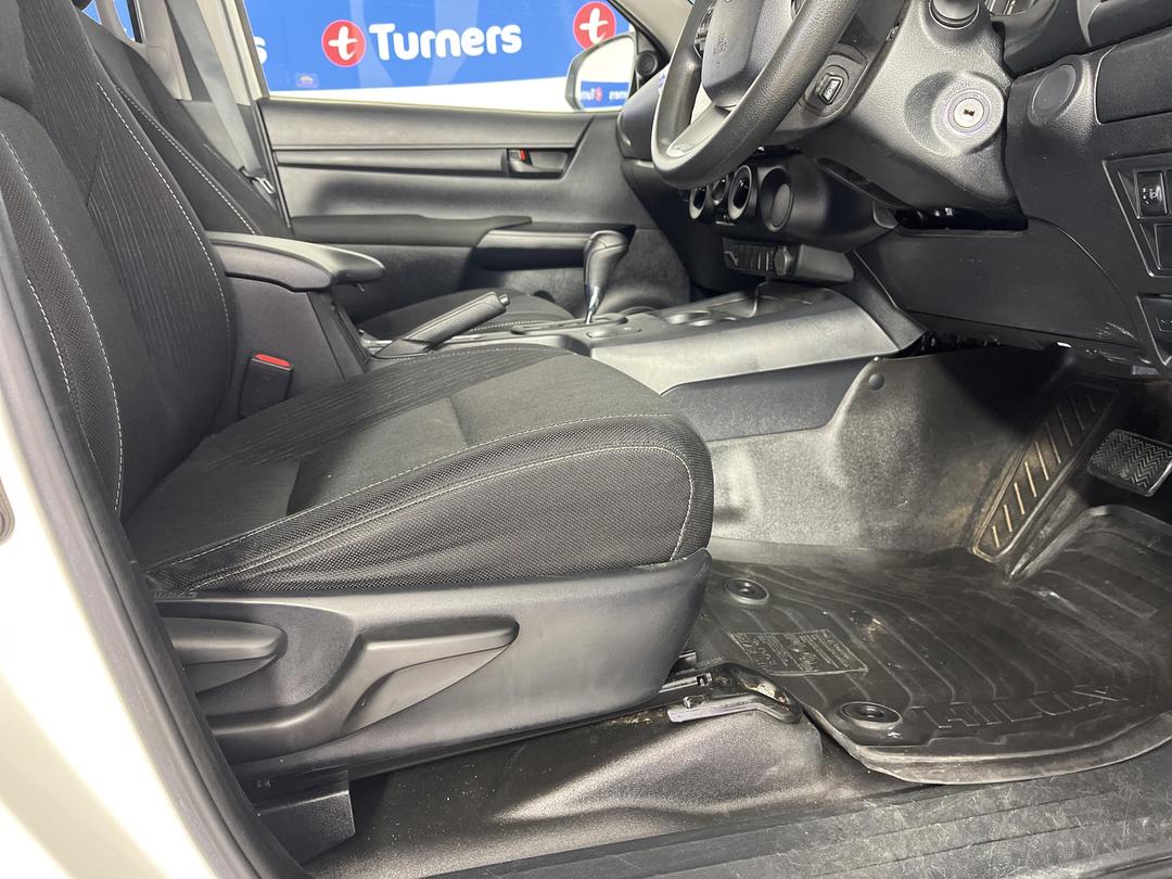 Photo '16' of Toyota Hilux