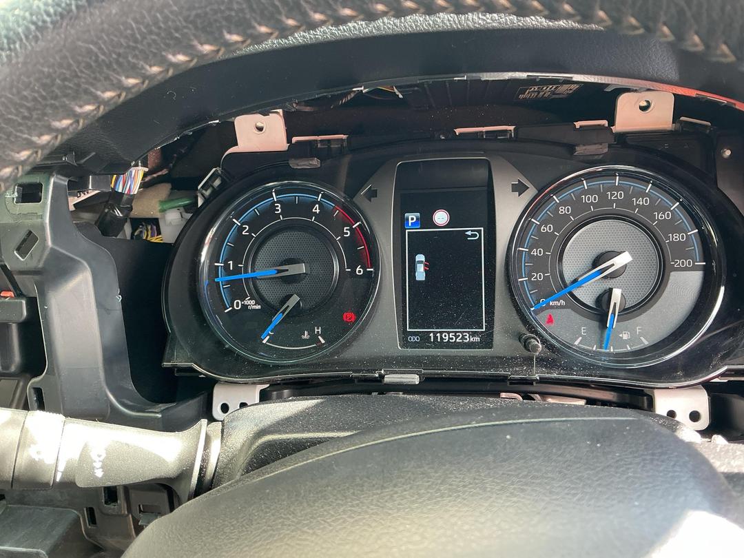 Photo '8' of Toyota Hilux SR5 Cruiser TD DC