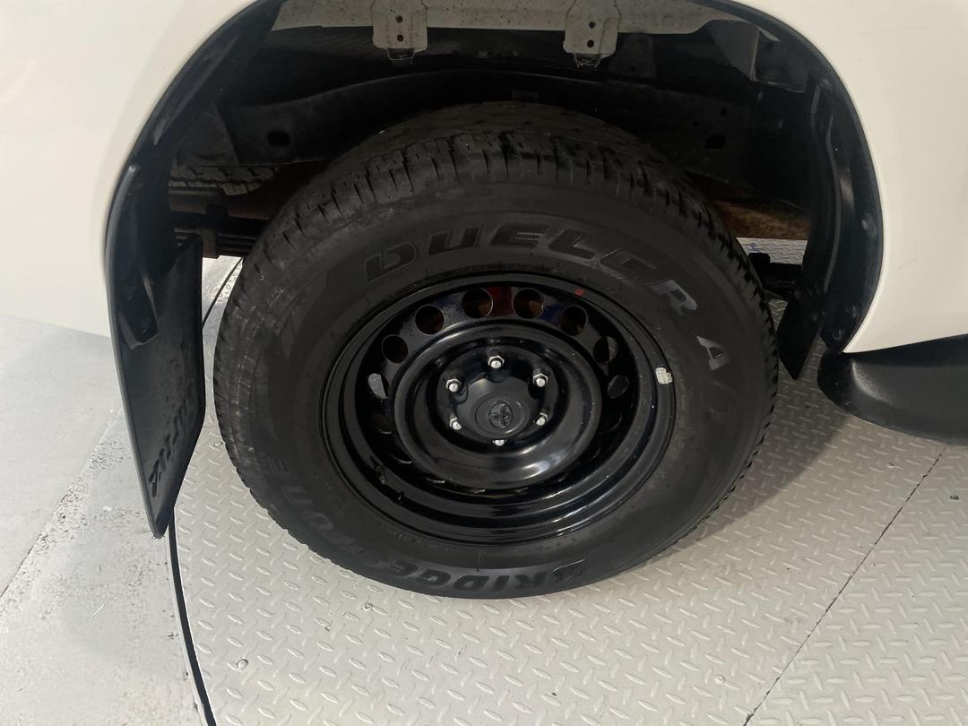 Photo '12' of Toyota Hilux