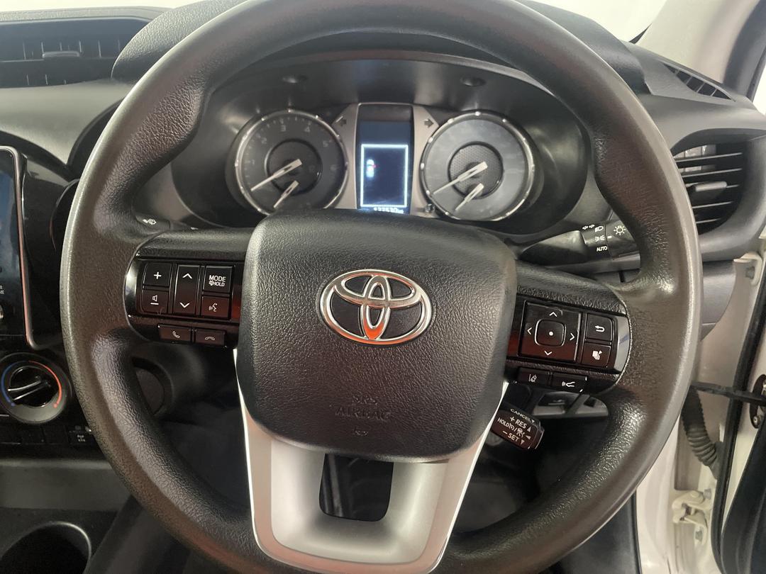 Photo '28' of Toyota Hilux