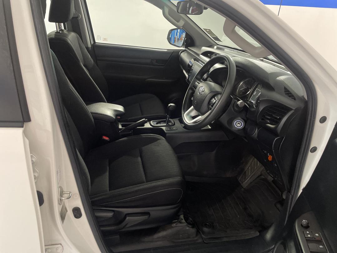 Photo '16' of Toyota Hilux