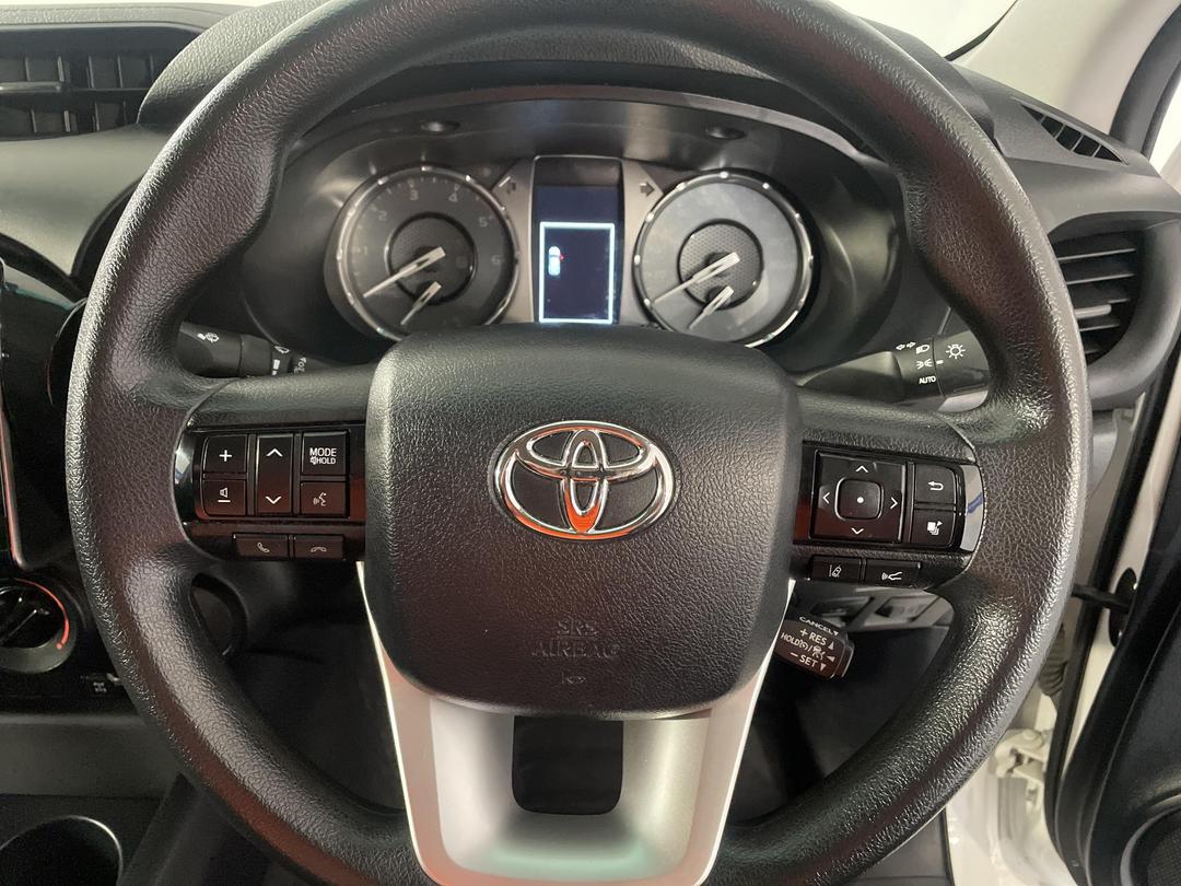 Photo '28' of Toyota Hilux