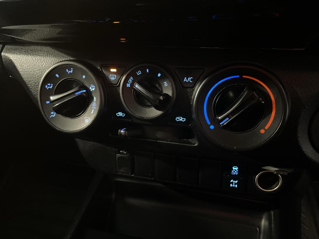 Photo '31' of Toyota Hilux