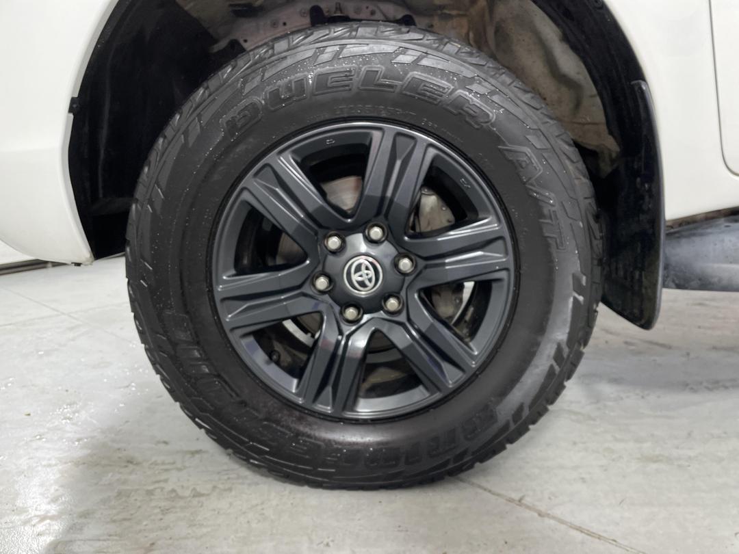 Photo '10' of Toyota Hilux