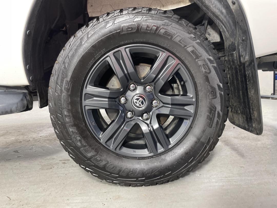 Photo '11' of Toyota Hilux