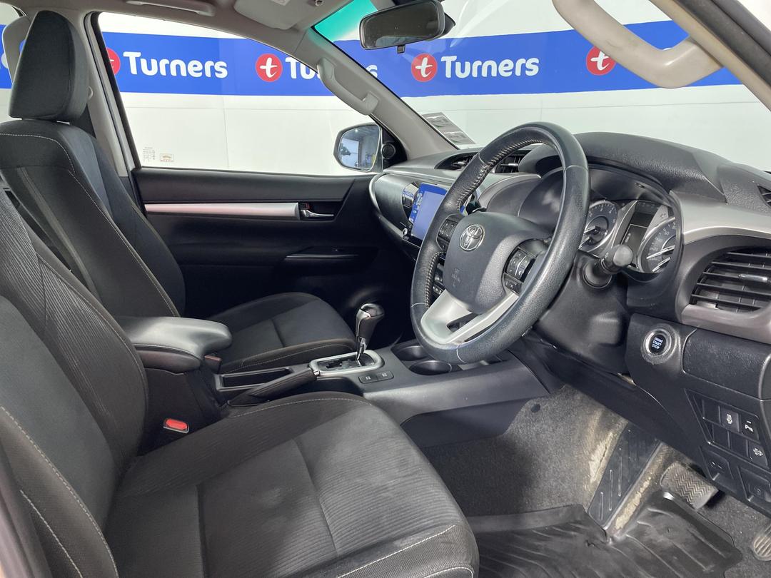 Photo '16' of Toyota Hilux