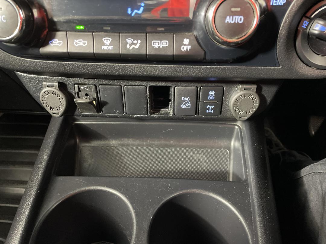 Photo '30' of Toyota Hilux