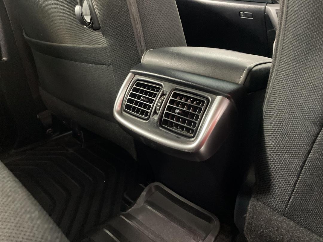 Photo '33' of Toyota Hilux