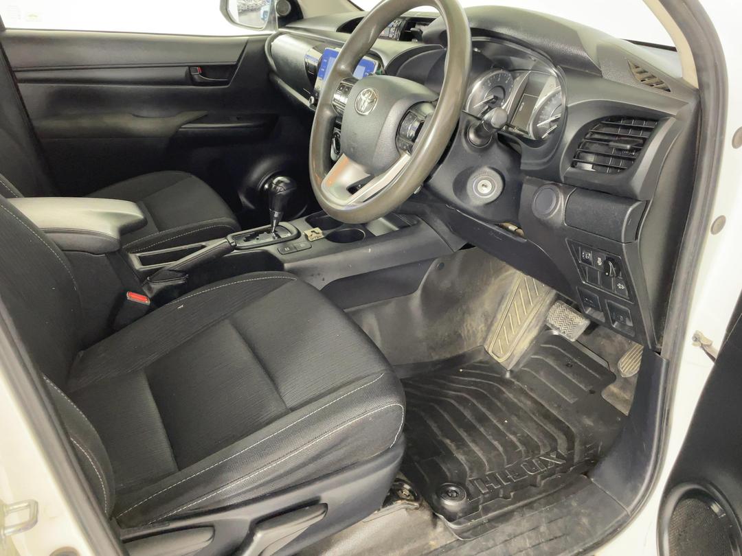 Photo '16' of Toyota Hilux
