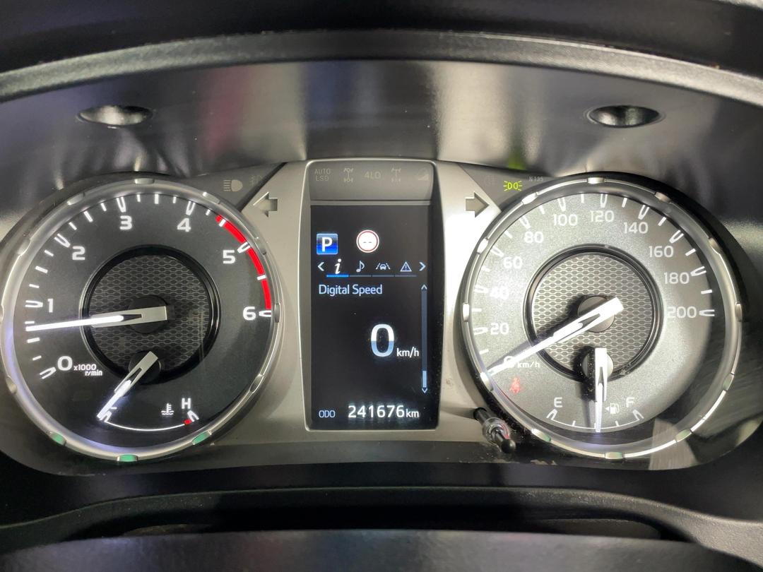 Photo '21' of Toyota Hilux
