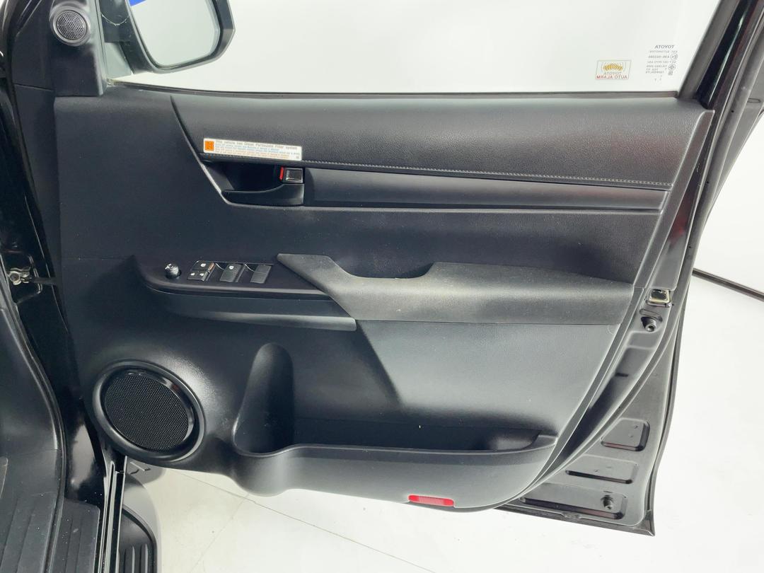 Photo '15' of Toyota Hilux