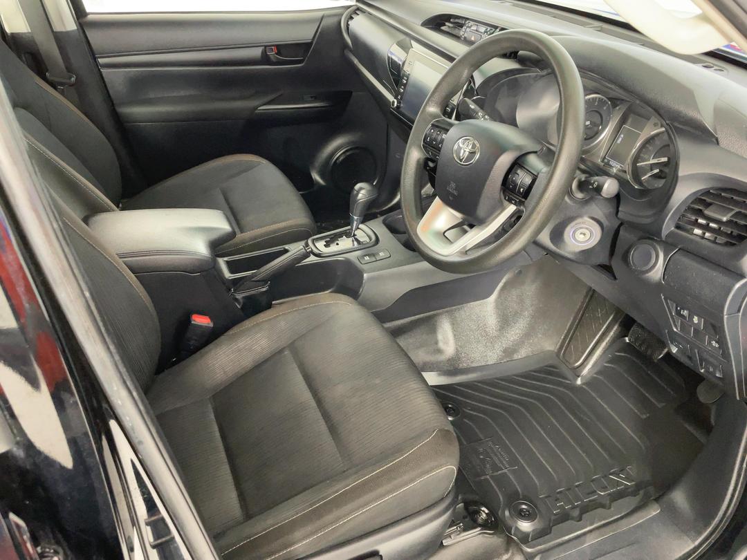 Photo '16' of Toyota Hilux