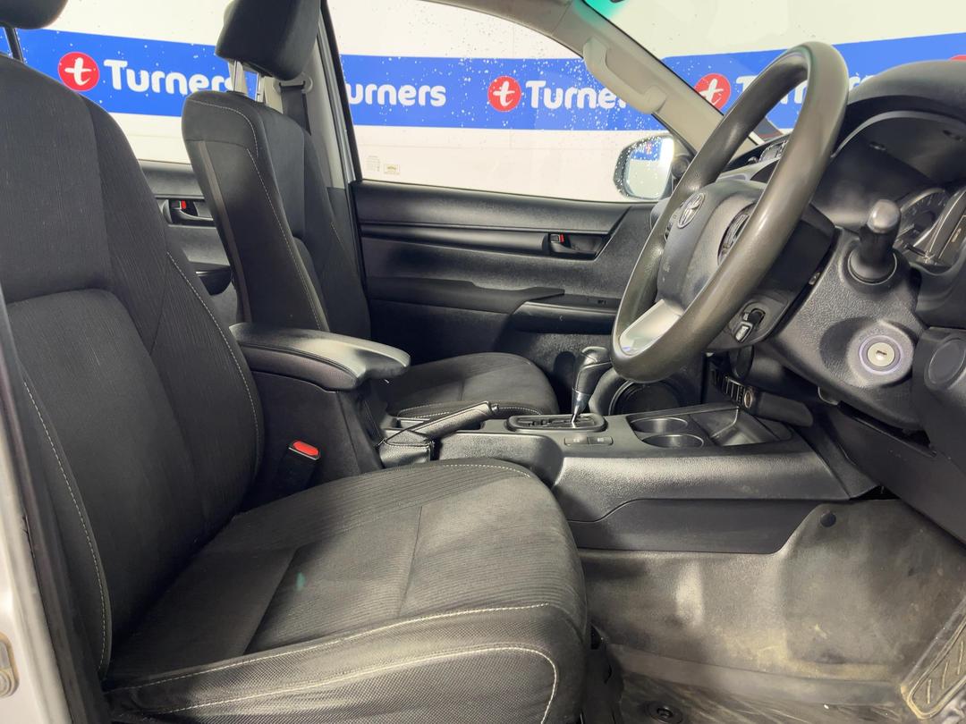 Photo '16' of Toyota Hilux