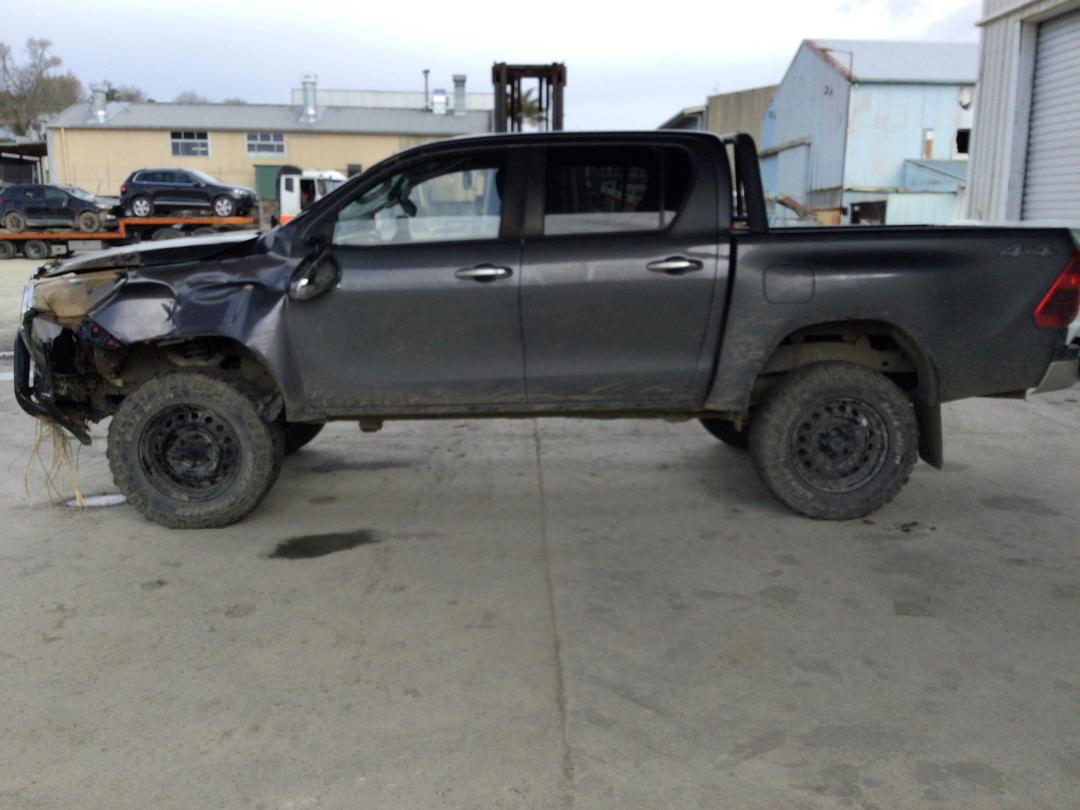 Photo '4' of Toyota Hilux SR5 TD DC Photo '4' of Toyota Hilux SR5 TD DC