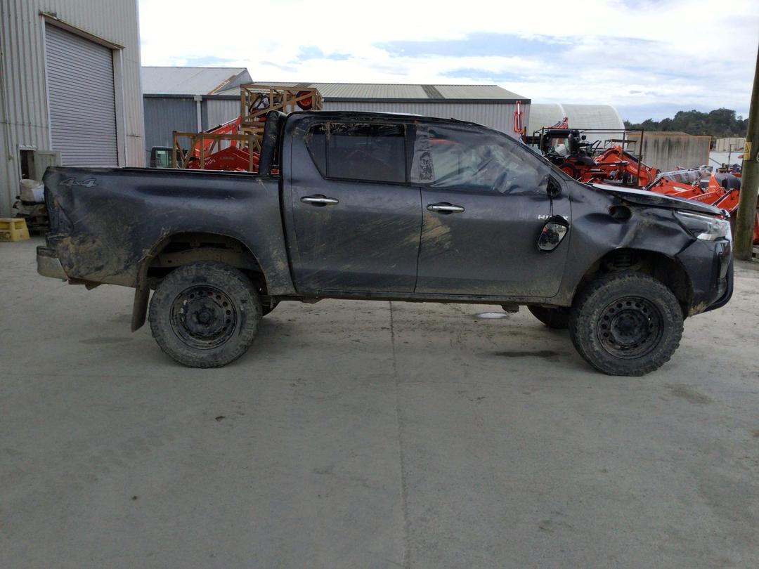 Photo '8' of Toyota Hilux SR5 TD DC Photo '8' of Toyota Hilux SR5 TD DC