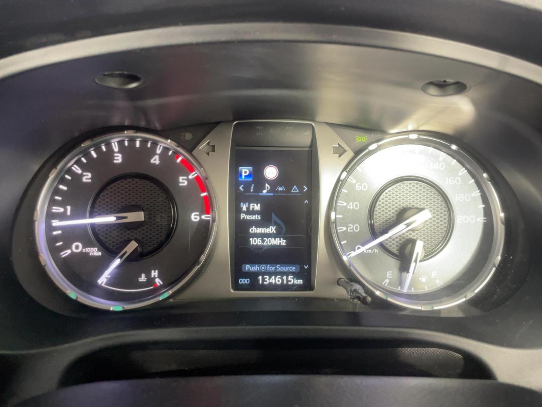 Photo '21' of Toyota Hilux