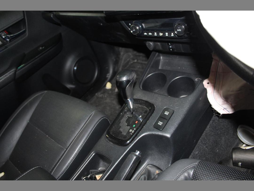 Photo '12' of Toyota Hilux SR5 Cruiser TD DC Photo '12' of Toyota Hilux SR5 Cruiser TD DC