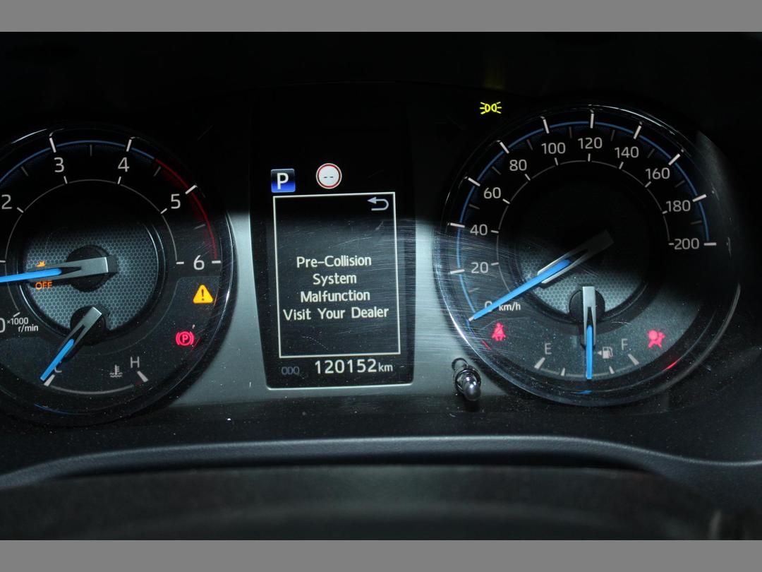 Photo '14' of Toyota Hilux SR5 Cruiser TD DC Photo '14' of Toyota Hilux SR5 Cruiser TD DC