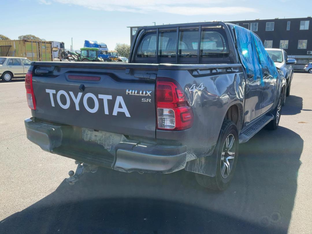 Photo '8' of Toyota Hilux SR TD DC Photo '8' of Toyota Hilux SR TD DC