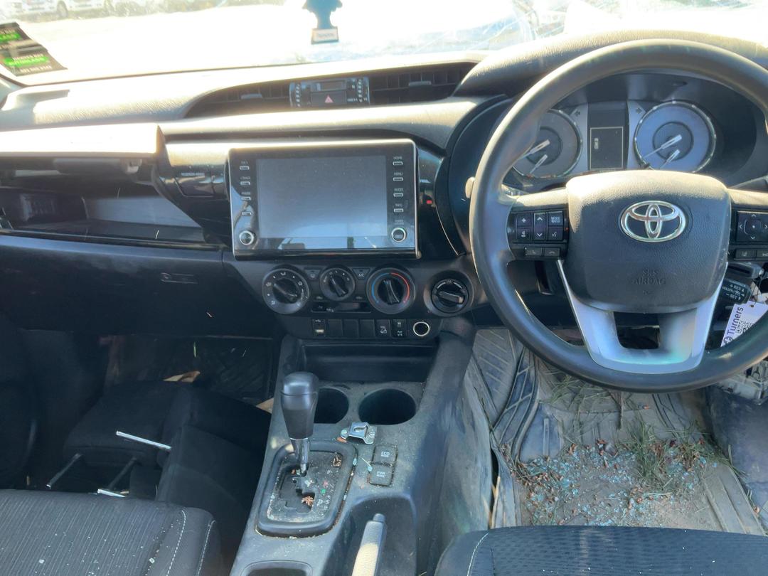 Photo '13' of Toyota Hilux SR TD DC Photo '13' of Toyota Hilux SR TD DC