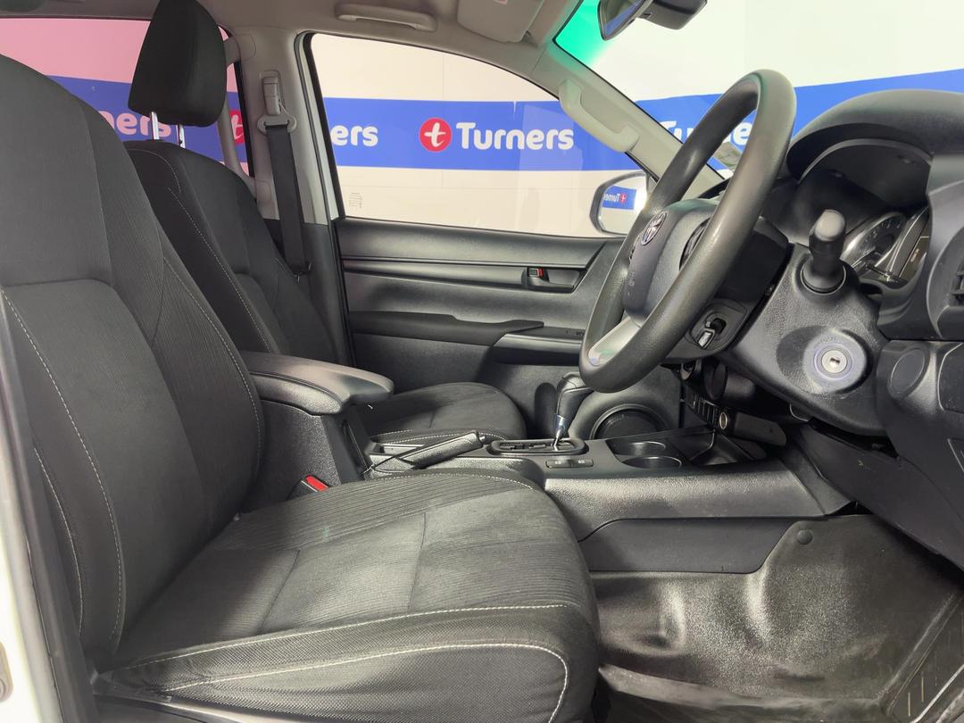 Photo '16' of Toyota Hilux