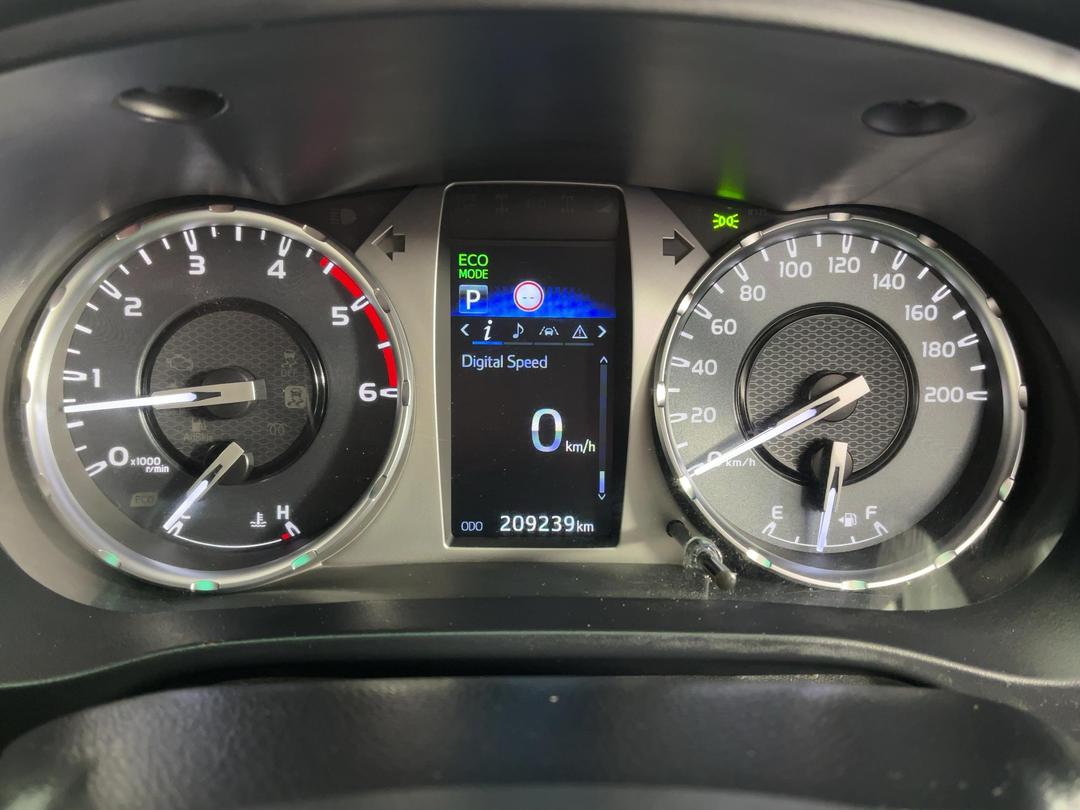 Photo '21' of Toyota Hilux