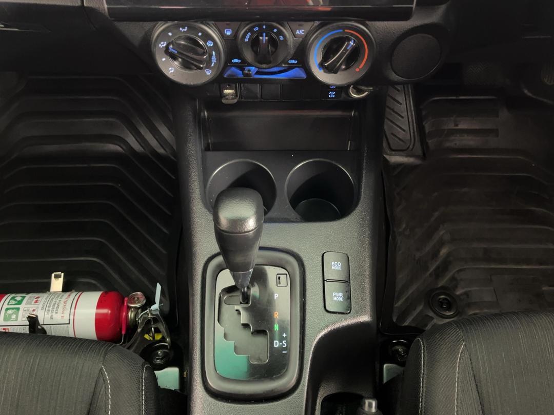 Photo '18' of Toyota Hilux