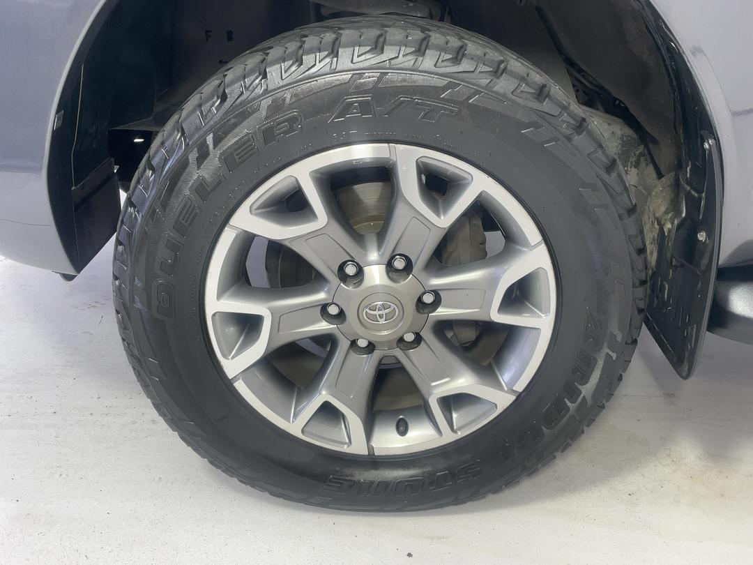 Photo '10' of Toyota Hilux