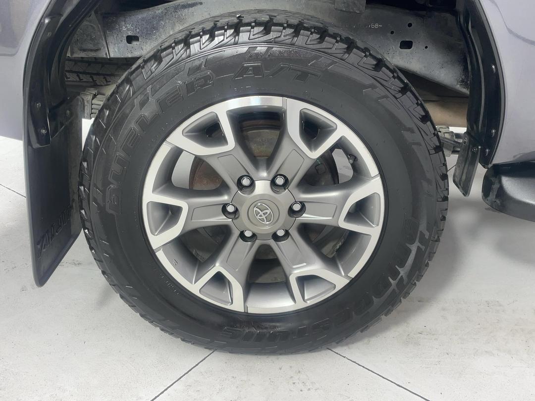 Photo '12' of Toyota Hilux