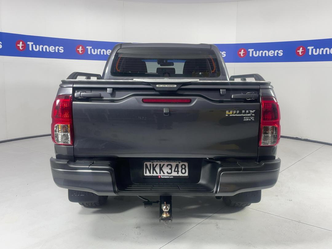 Photo '6' of Toyota Hilux