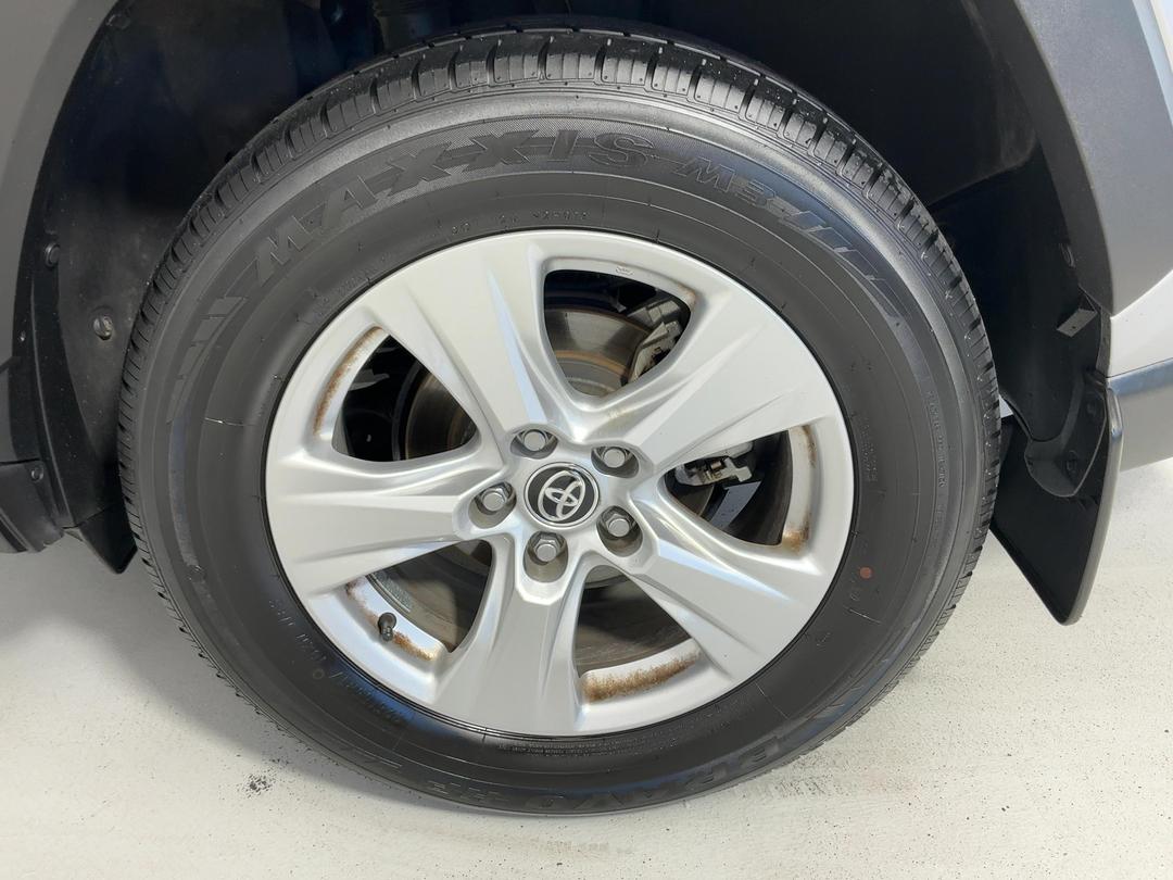 Photo '11' of Toyota Rav4