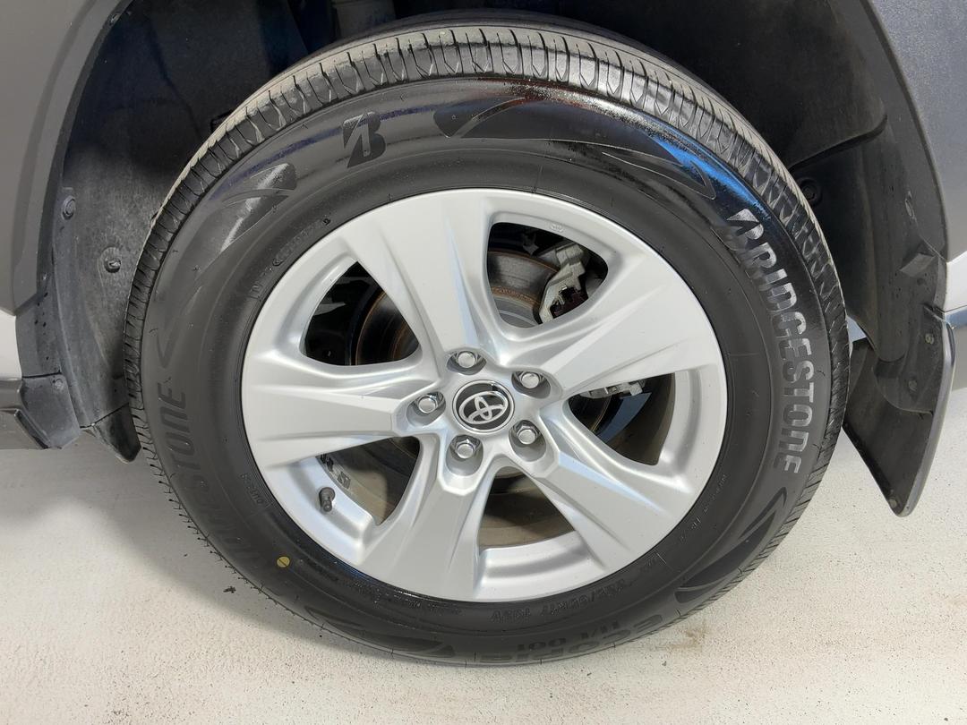 Photo '11' of Toyota Rav4