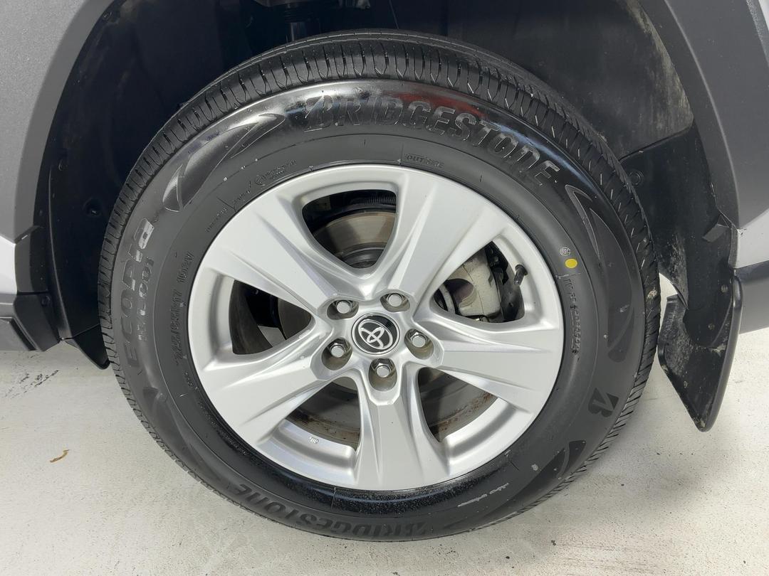 Photo '11' of Toyota Rav4