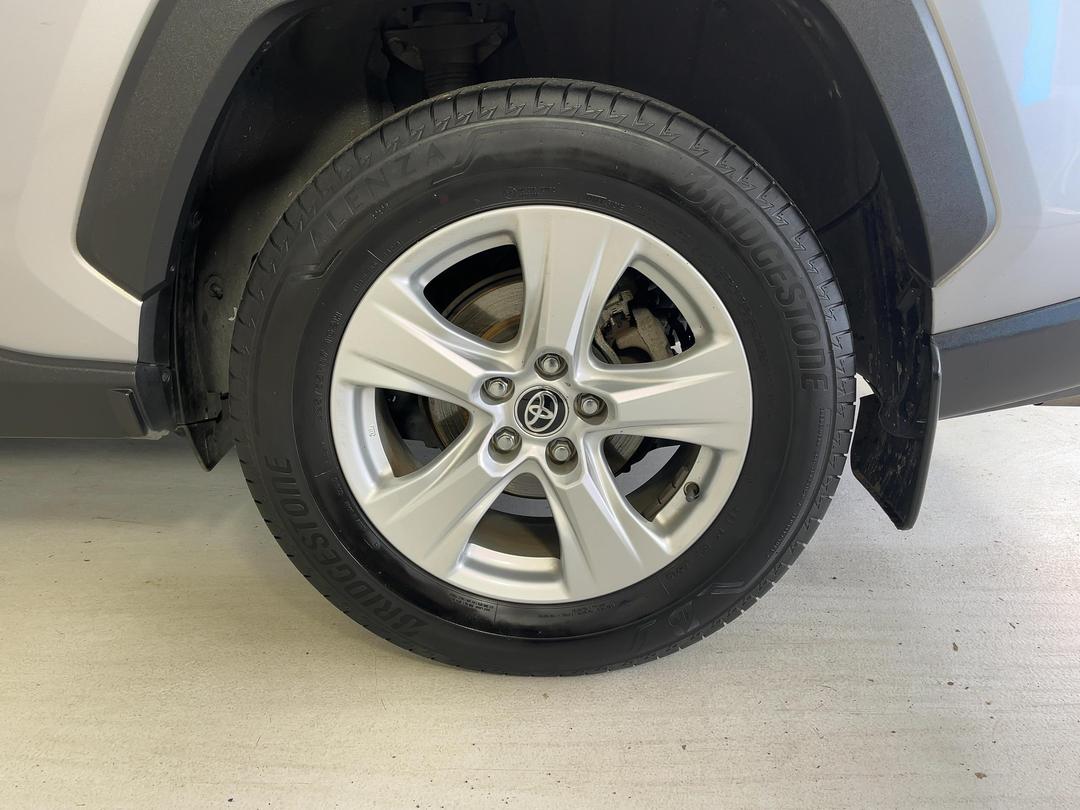 Photo '11' of Toyota Rav4
