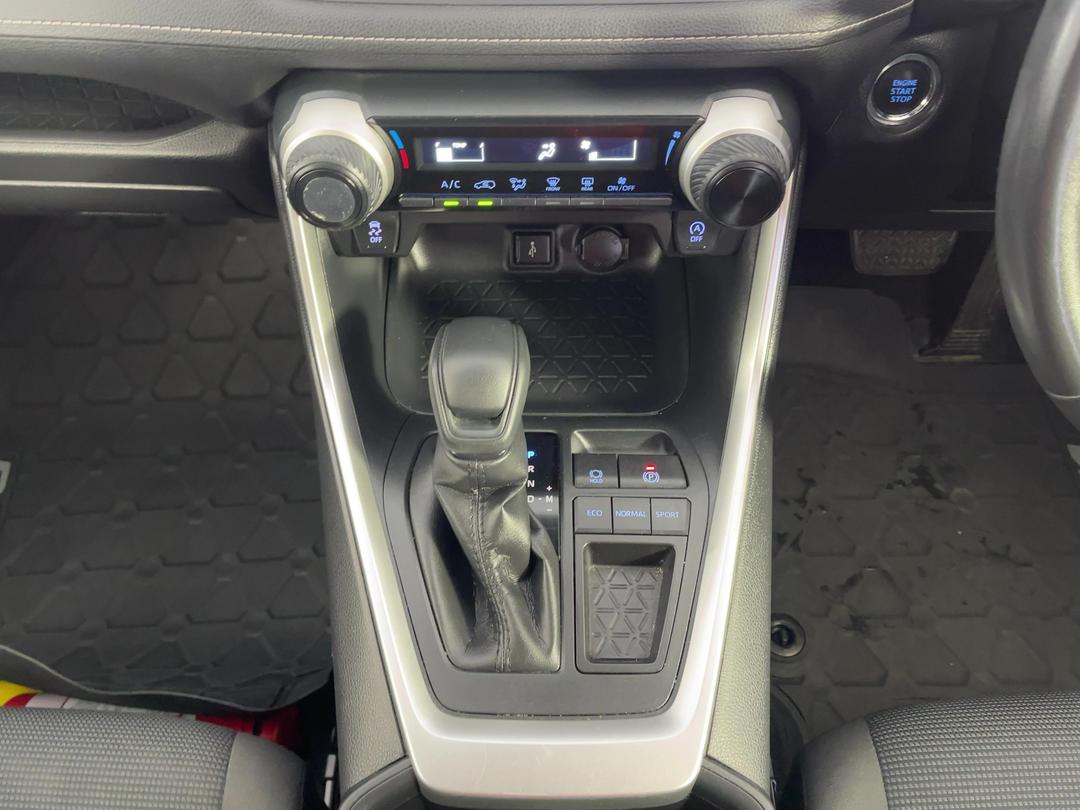 Photo '18' of Toyota Rav4