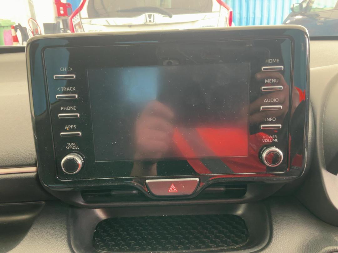 Photo '8' of Toyota Yaris GX