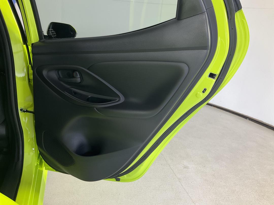 Photo '19' of Toyota Yaris