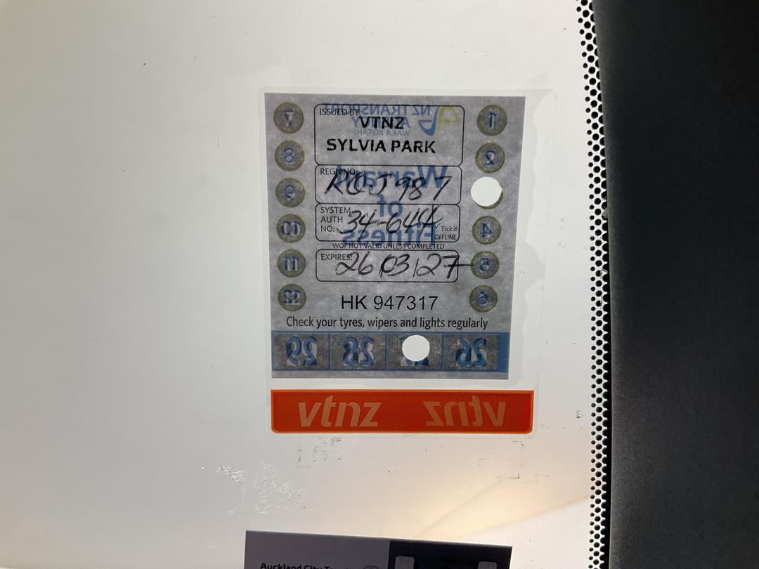 Photo '23' of Toyota Yaris