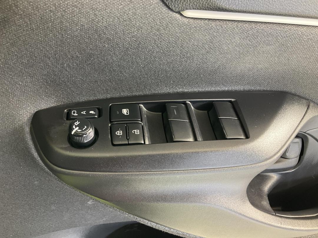 Photo '32' of Toyota Yaris