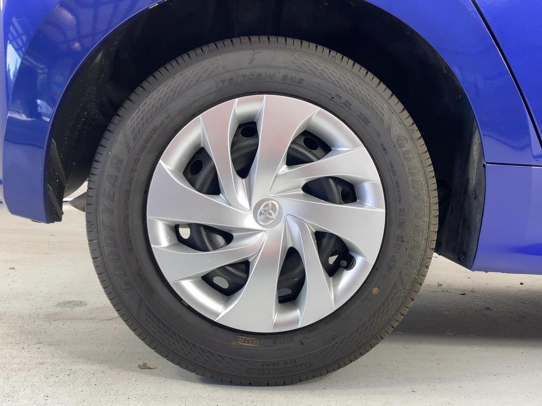 Photo '12' of Toyota Yaris