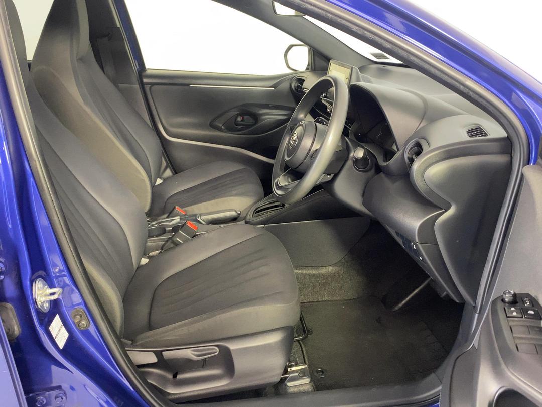 Photo '16' of Toyota Yaris
