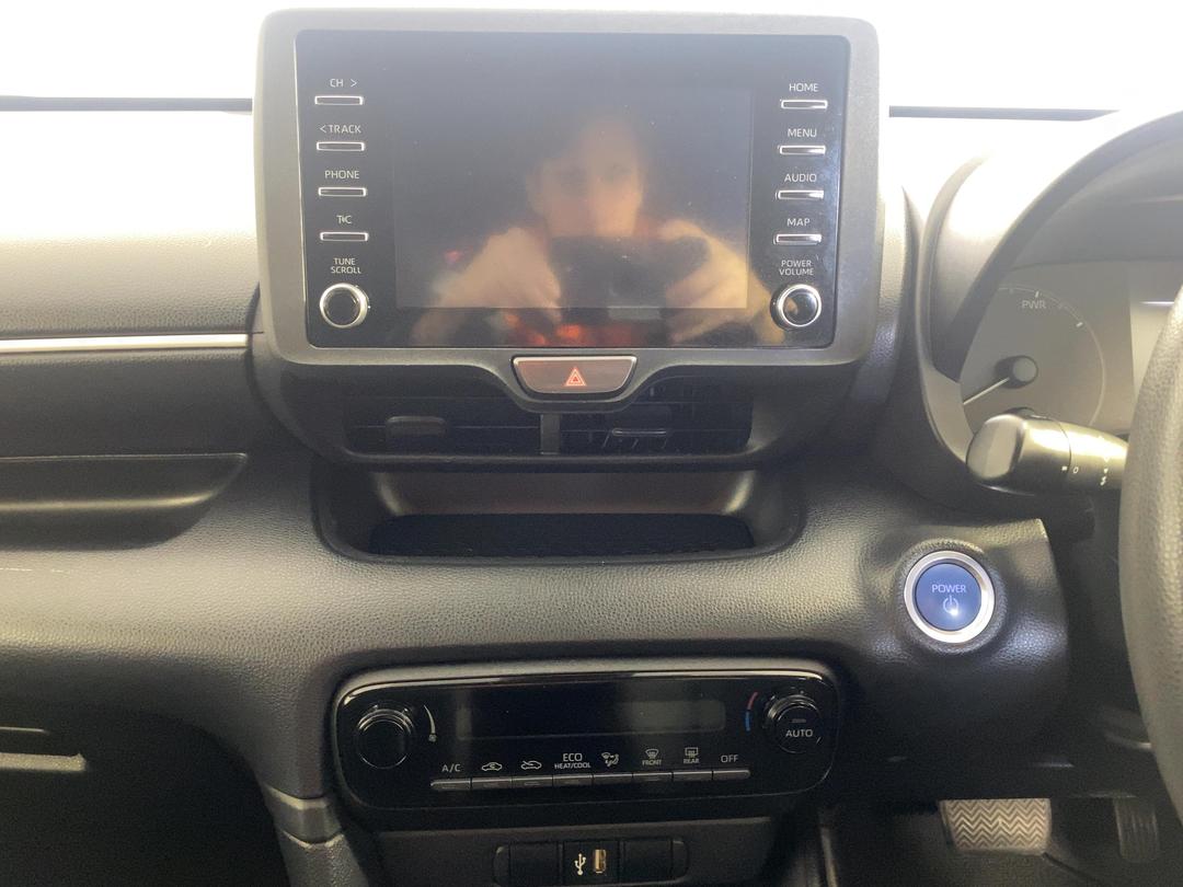Photo '18' of Toyota Yaris